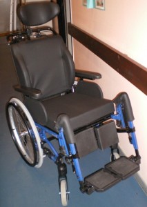 Photo du fauteuil Netti 4u de profil à Hacavie