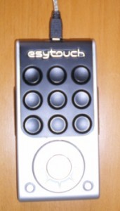 Photo du clavier de raccourci esytouch, de la taille d'une télécommande
