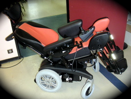 Le fauteuil en position incliné lors de son essai à Hacavie