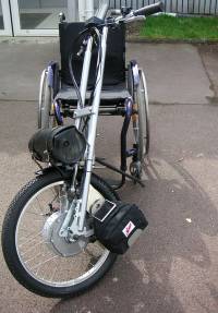 Speddy à vide sur un fauteuil