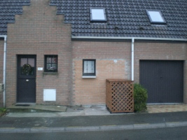 La maison vu du trottoir d'en face