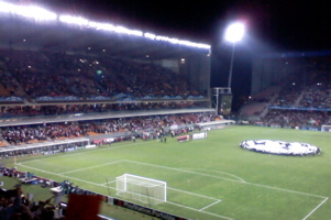 Stade Bollaert avec en bat à gauche, la tribune accessible