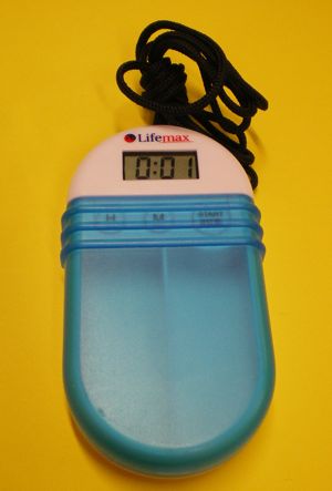 Un pilulier sonore de la gamme Lifemax importé par Lifemax