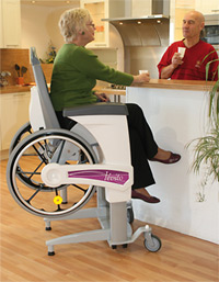 Le fauteuil Lévito en utilisation dans une cuisine