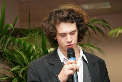 Le petit-fils du président lors du poème