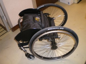 Fauteuil crossfire titane siège replié de profil