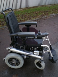 Fauteuil Terra vu de face en extérieur