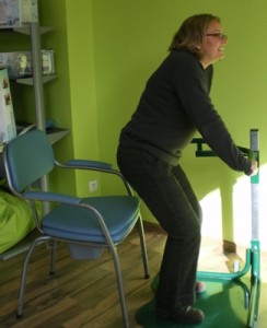 Photo du automax en cours d'utilisation pour se relever d'une chaise